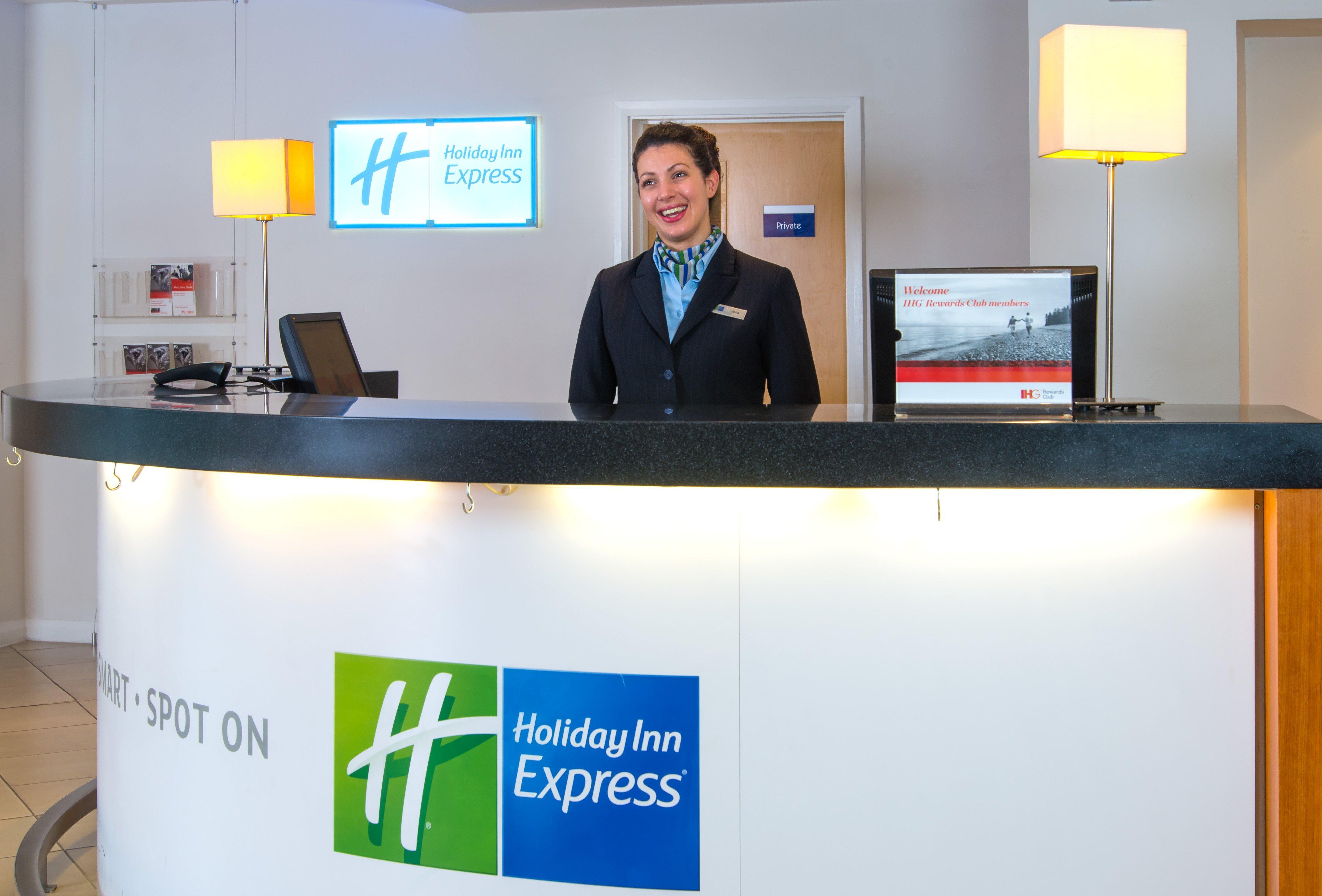 Holiday Inn Express Bedford By Ihg Exterior foto