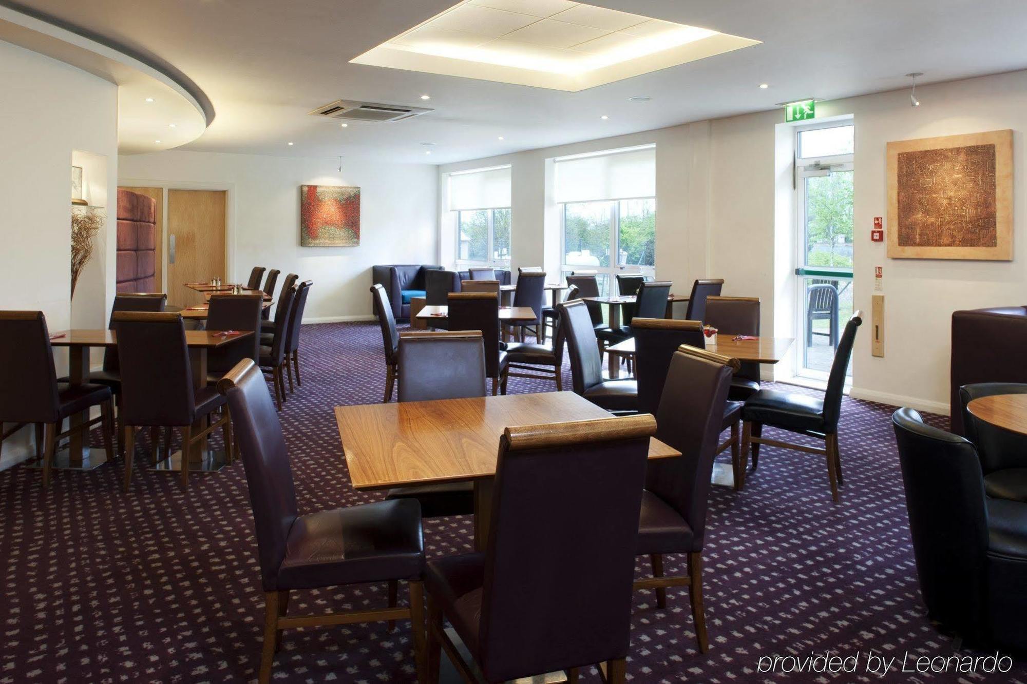 Holiday Inn Express Bedford By Ihg Exterior foto