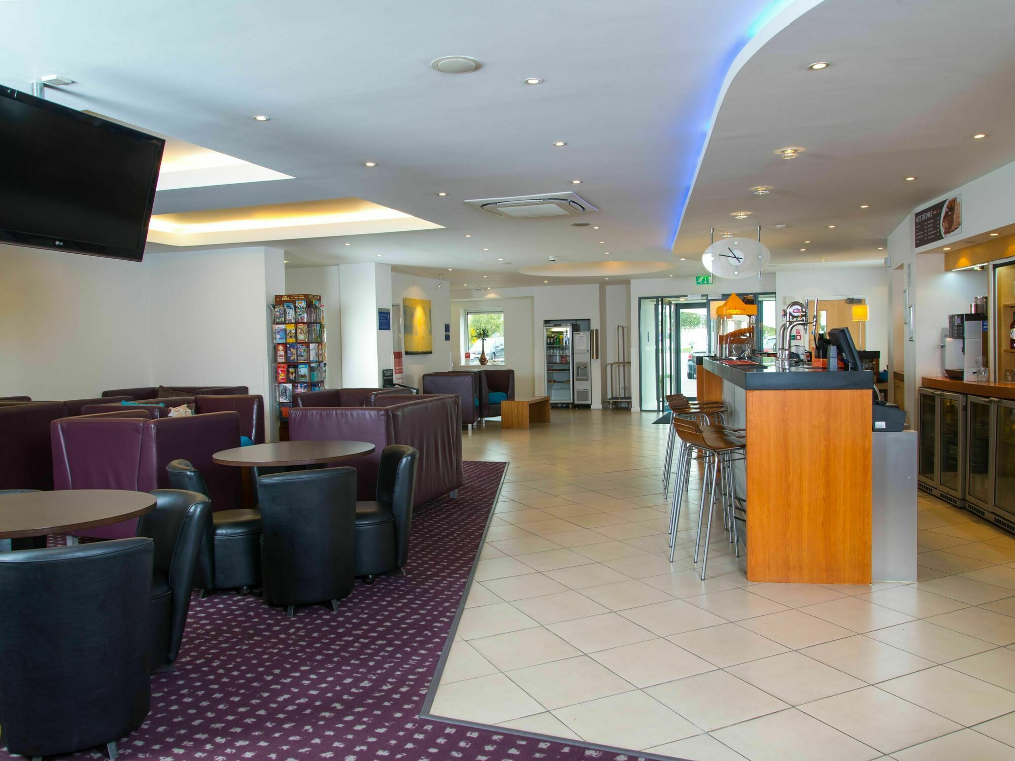 Holiday Inn Express Bedford By Ihg Exterior foto
